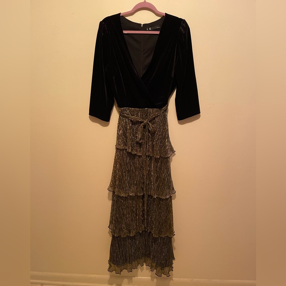 Leslie Fay.  Black Velvet Gown V-Neck Tie Waist Ruffled Flare Hem. Size 14.